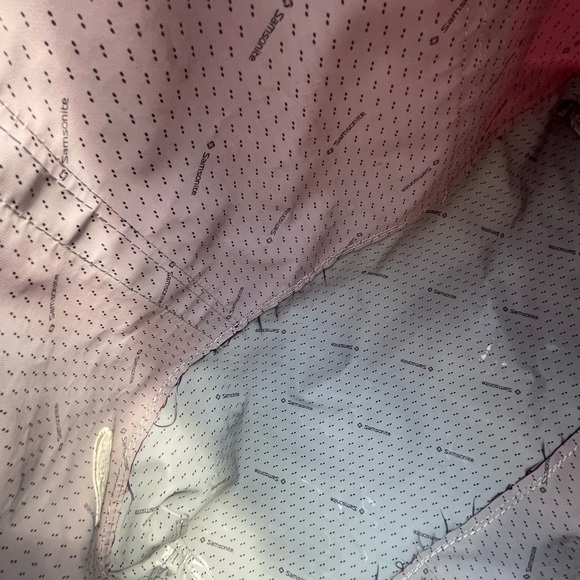 SAMSONITE YACHT TOTE BAG ZIP TOP RED/NAVY BLUE 24''X 16''. - Picture 9 of 9